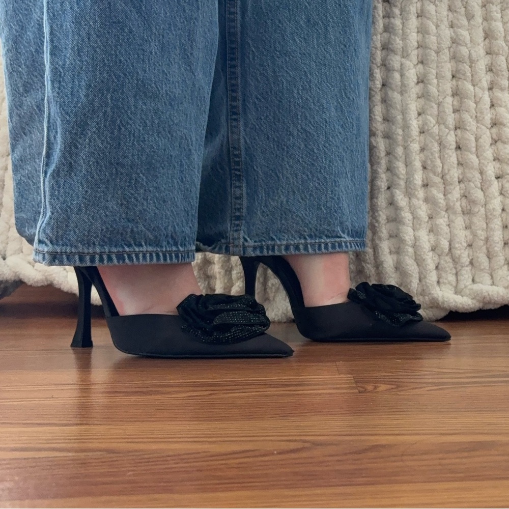 MANGO black pointed toe sling back heels with flower embellishment - Picture 2 of 8